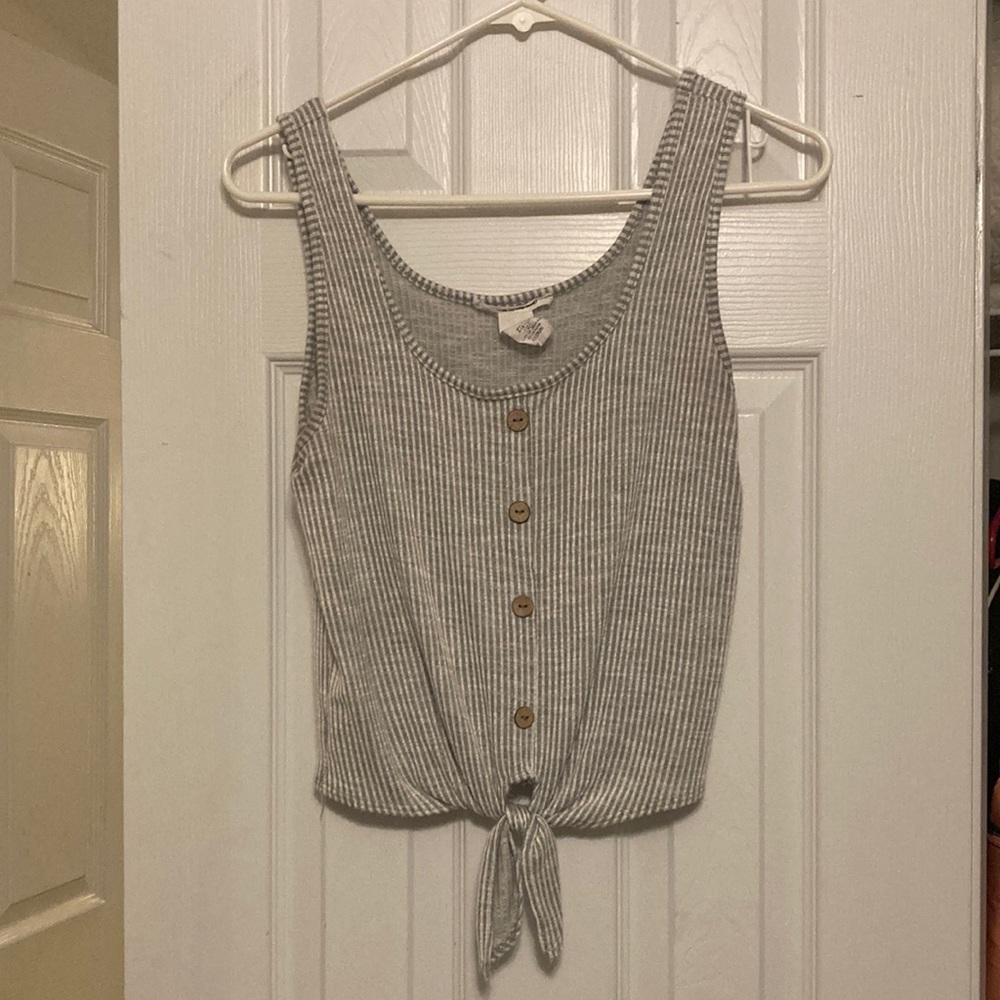 Slightly cropped tank with tie